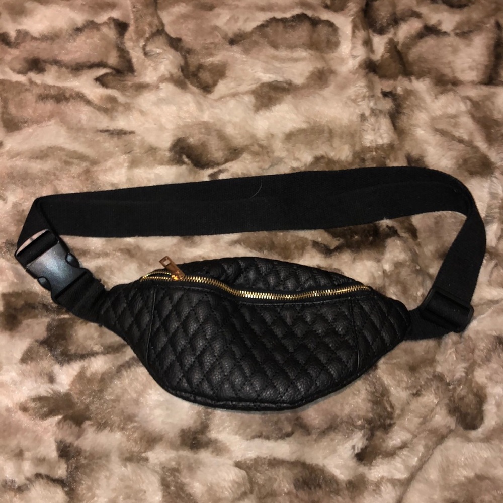 CHARLOTTE RUSSE black fanny pack